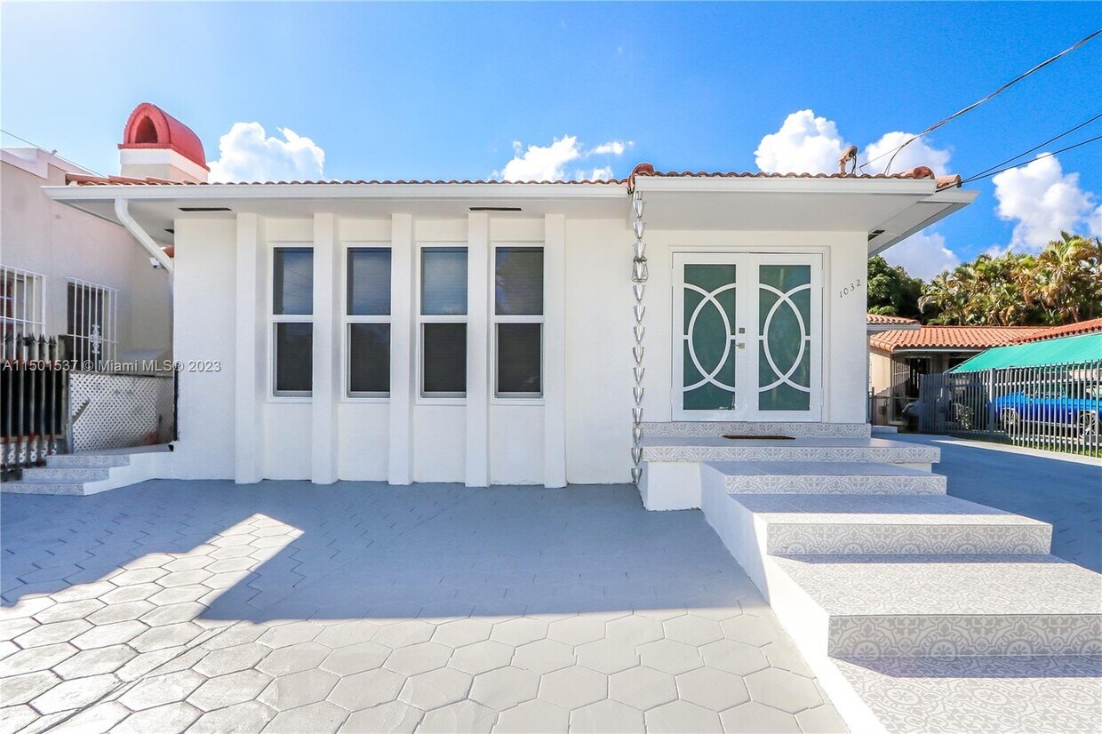 Primary Photo - 1030 SW 10th Ave