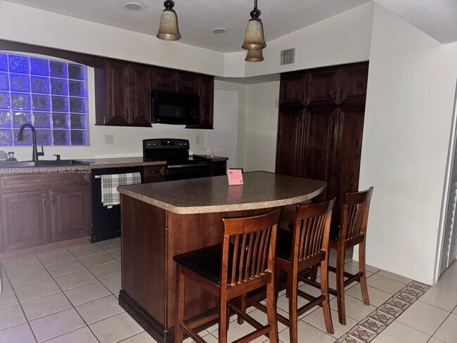 Foto del edificio - 7101 SW 12th St