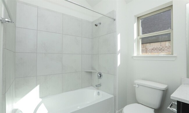 Foto del edificio - 427 Fields Forest Ln