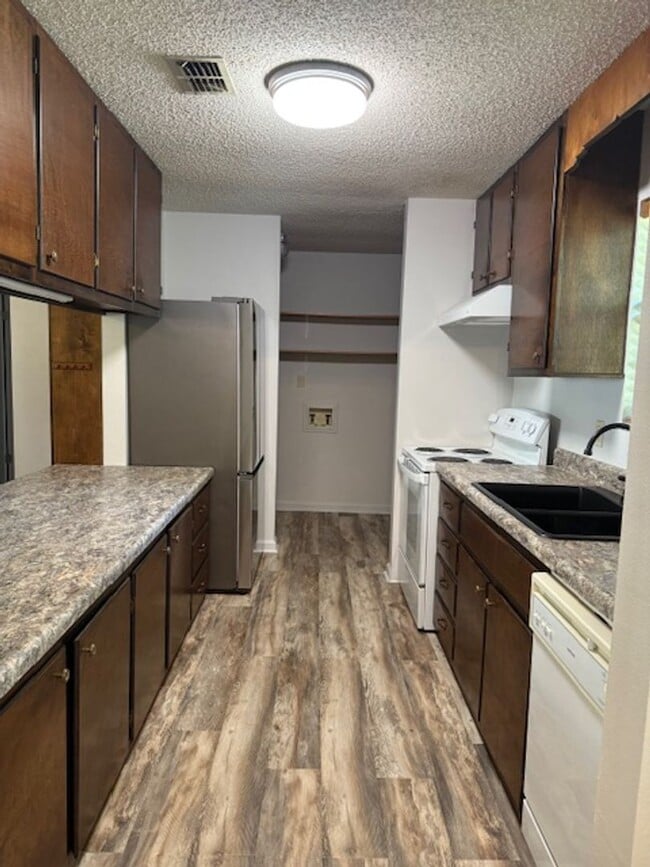 Foto del edificio - 3 Bedroom 2 Bath House