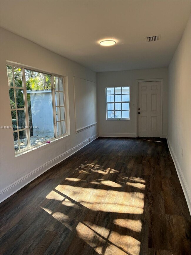 Foto del edificio - 750 NE 86th St