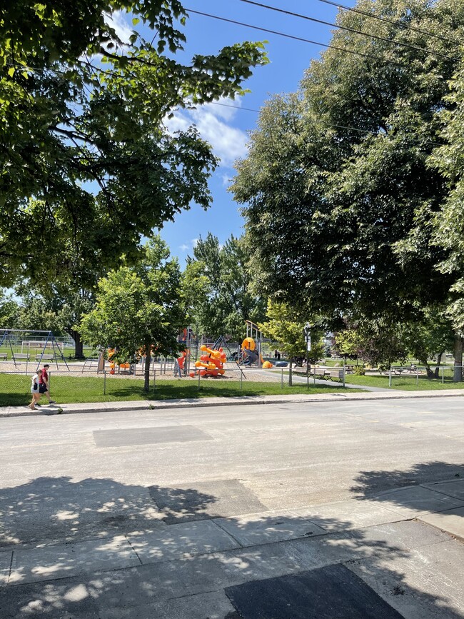 Parc in front - 2839A Rue Arcand