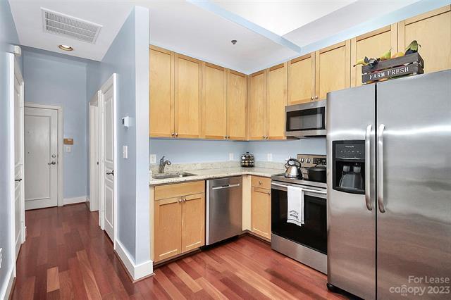 Building Photo - 115 E Park Ave