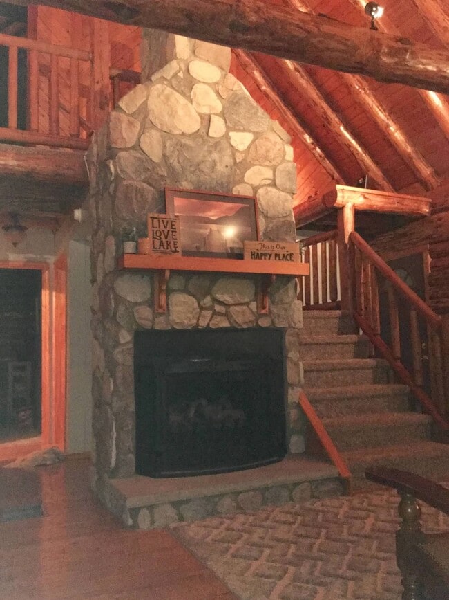 Building Photo - 401 Valley Falls Rd