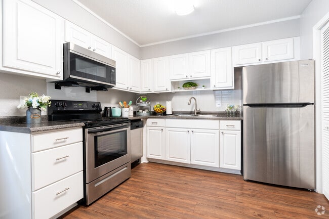 Interior Photo - Colonial Townhouses- Students save up to 10%!