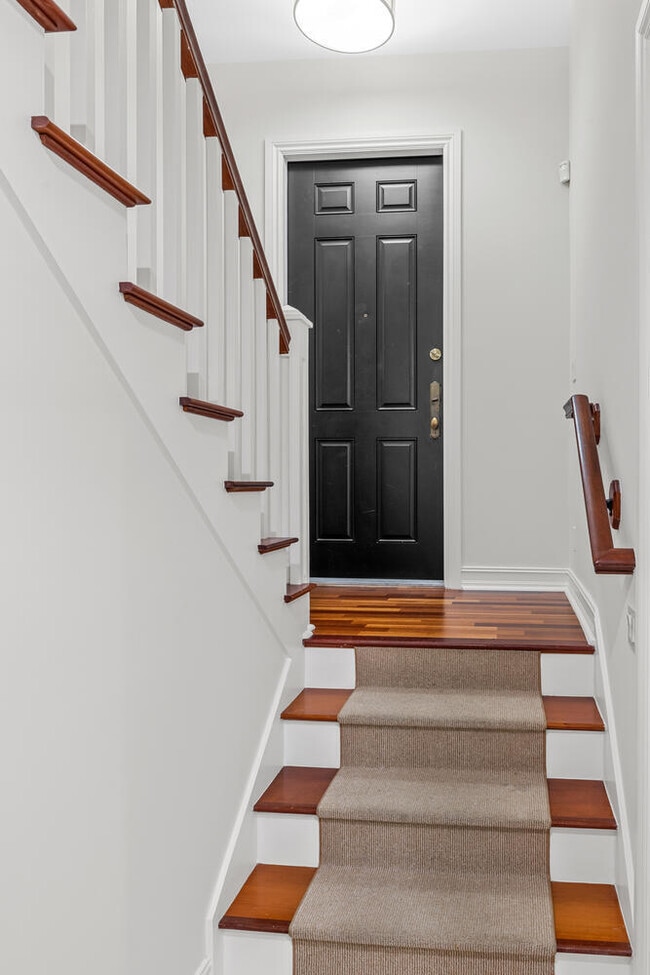 Foto del edificio - 310 Tuxedo Ln