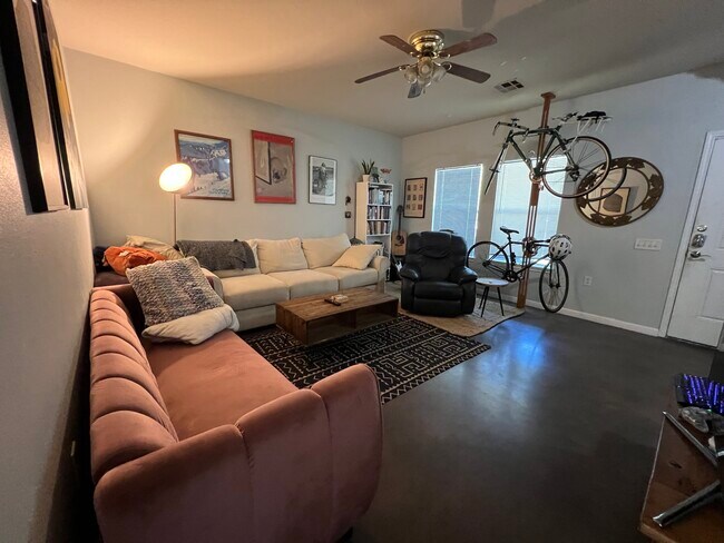 Foto del edificio - 1701 J J Seabrook Dr