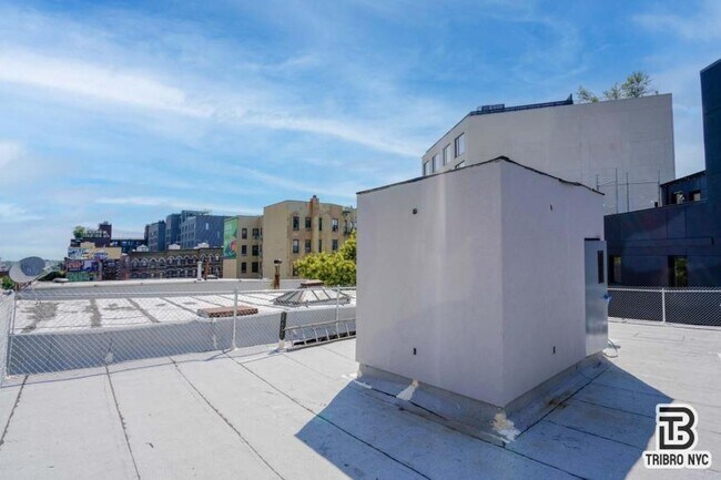 Foto del edificio - 2 bedroom in Brooklyn NY 11206