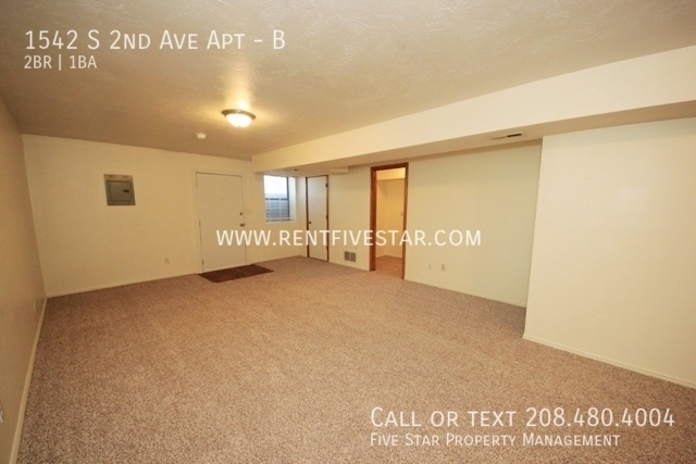 Building Photo - Very Spacious 2 Bedroom Apartment, Just Bl...