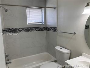 Foto principal - 2331 Adams St