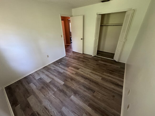 Foto del edificio - 7403 Mead Dr