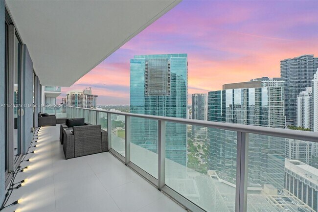 Foto del edificio - 1300 Brickell Bay Dr