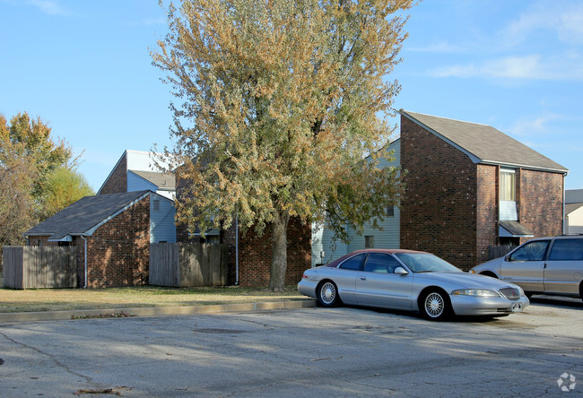 Building Photo - Townhouse Apartments