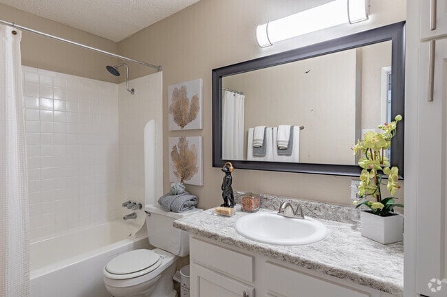 1BR, 1BA - 680 SF - The Palm on SPID