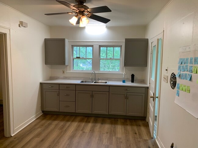 Kitchen - 9121 Sheffield Ave