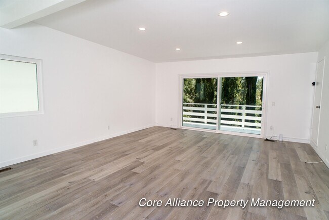 Building Photo - 4522 Ensenada Dr
