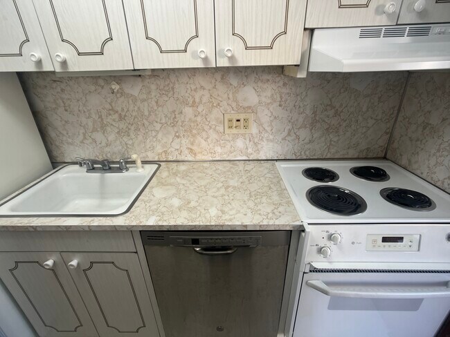 Foto del edificio - 123 Sewall Ave