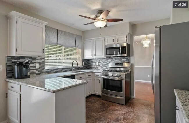 Building Photo - 15914 Pinyon Creek Dr