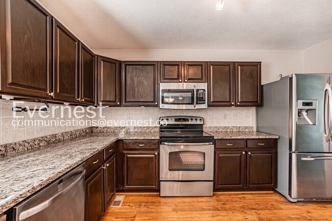 Foto del edificio - Spacious Home with Fenced Backyard and 2-Car Garage / 4 Bed, 3 Bath  / Voucher Accepted / Coming ...