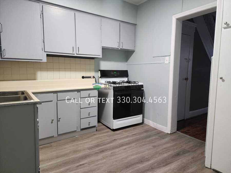 Primary Photo - 145 Rhodes Ave