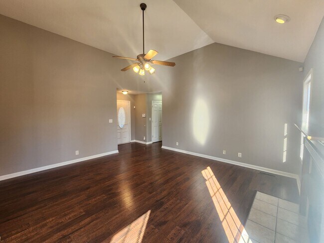Foto del edificio - $250 OFF Move In Special! - 3 Bedroom 2.5 Bath + Bonus Room