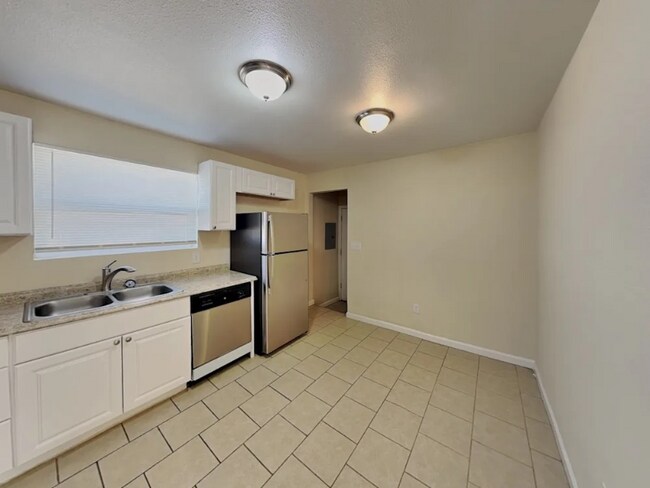 Building Photo - 5321 Xanadu St