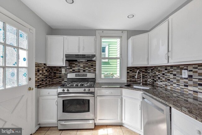 Building Photo - 4056 Ellendale Rd