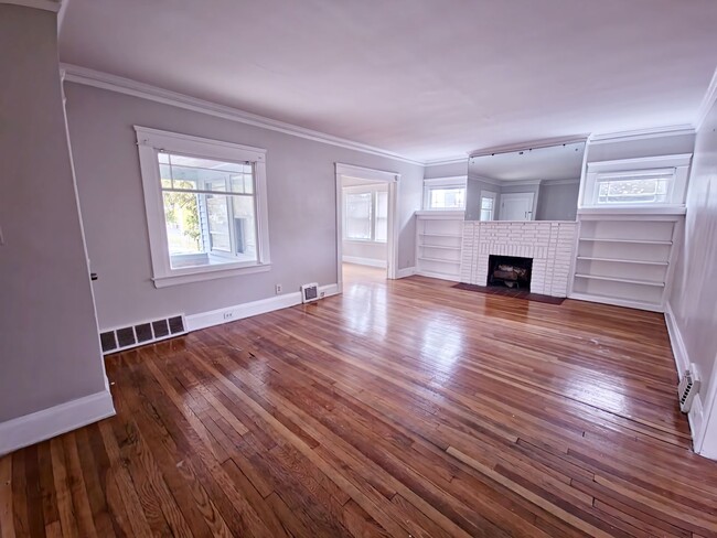 Building Photo - 3305 E. Overlook Rd Cleveland Heights, OH ...