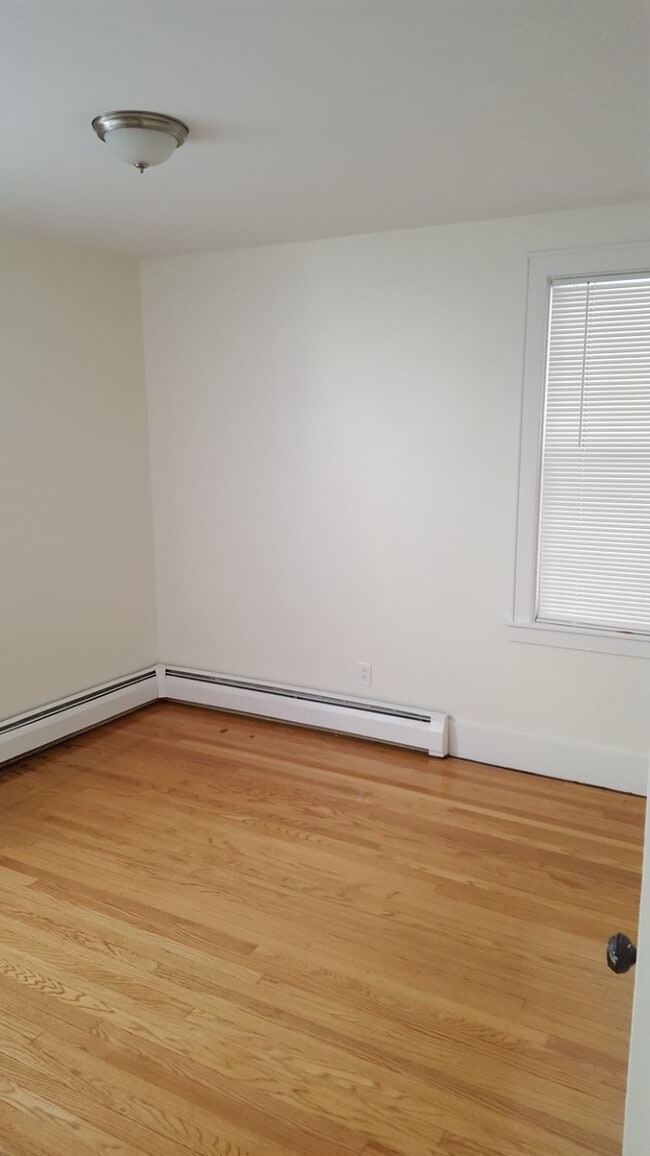 Building Photo - 12 Coventry Ave