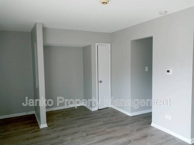 Foto del edificio - 3353 Commercial Ave