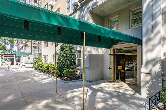 Entrada - 945 Fifth Ave