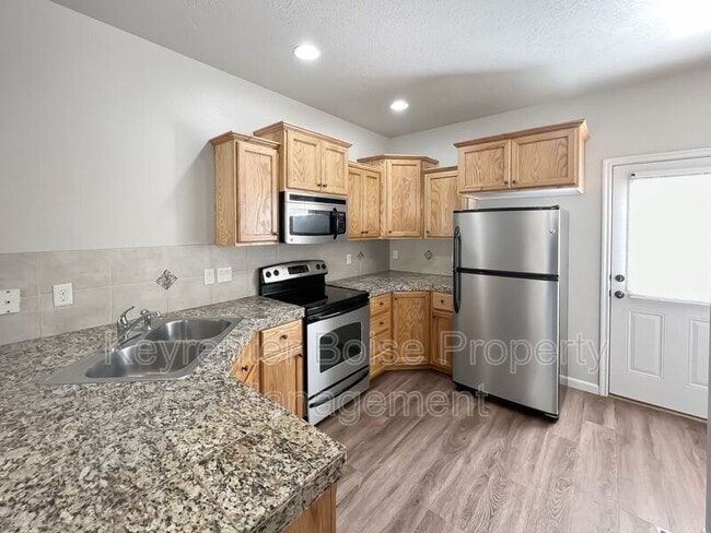 Foto del edificio - 2215 S Dorothy Ave