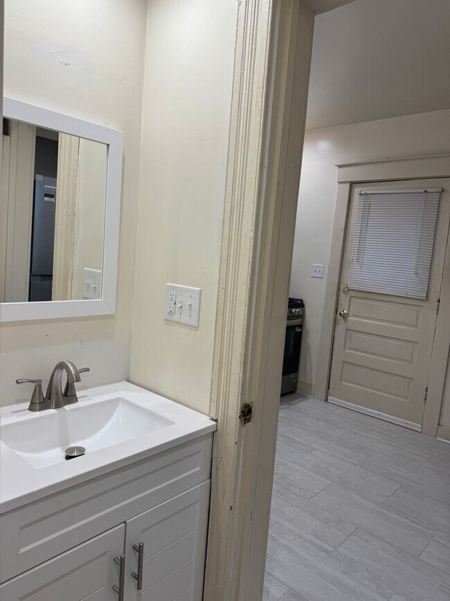 Foto del edificio - 3943 Elsmere Ave