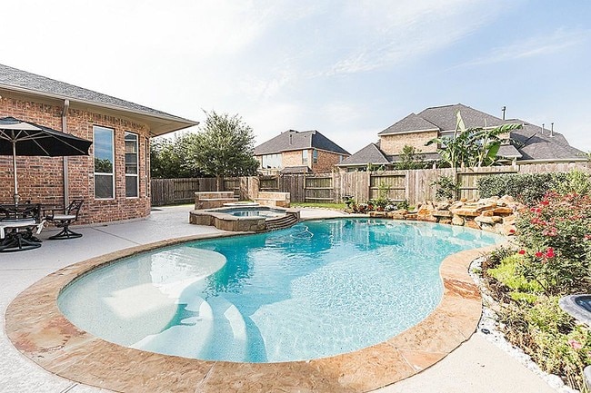 Building Photo - 26727 Cedardale Pines Dr