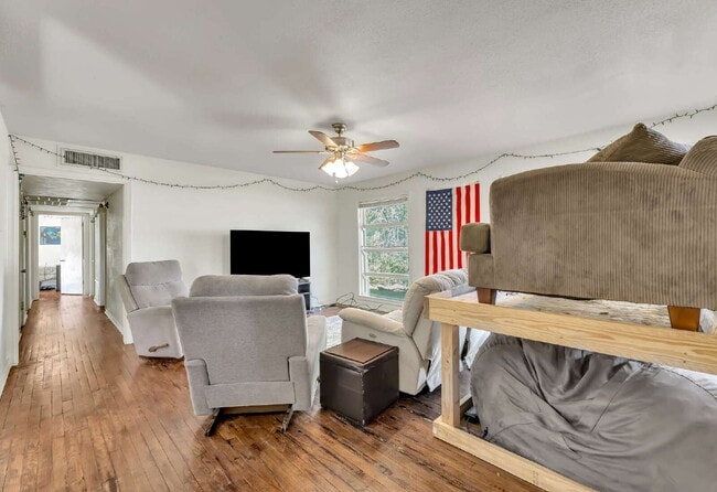 Building Photo - 520 Helena St