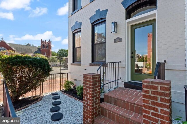 Foto del edificio - 116 Thomas St NW
