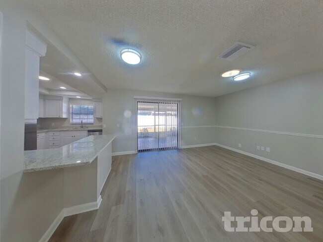 Building Photo - 4704 Foxshire Cir