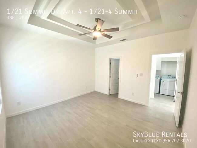 Building Photo - 1721 W Smt Dr