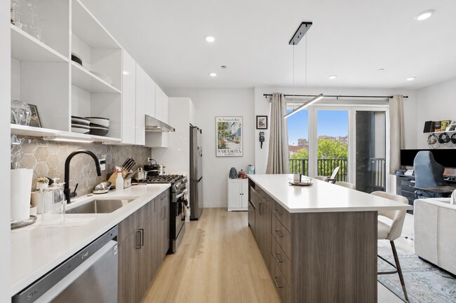 Foto del edificio - 948 W Sunnyside Ave