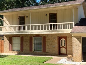 Building Photo - 2703 Clendenen Ln