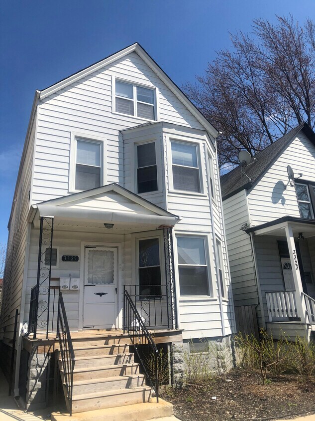Primary Photo - 3325 N Ridgeway Ave