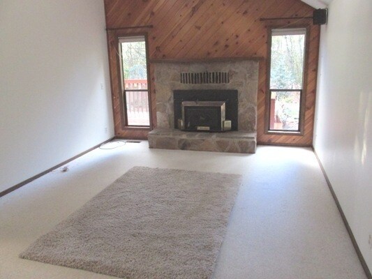 Building Photo - Large one level home with secluded backyar...