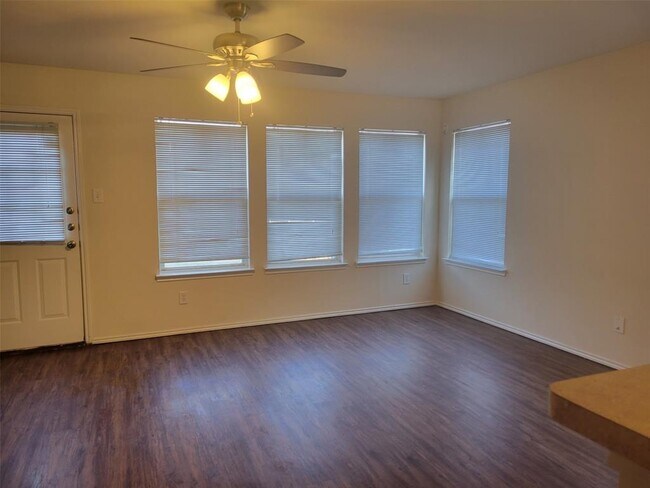 Foto del edificio - 12330 Shepherds Hill Ln
