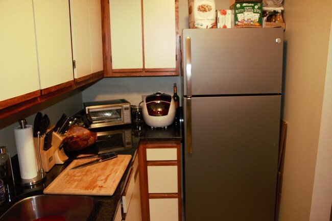 Kitchen - 1122 N Clark St
