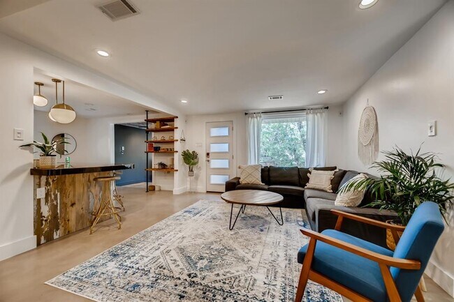 Foto del edificio - 809 Herndon Ln