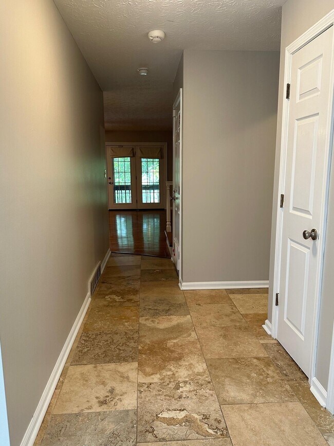 Foto del edificio - 3505 Lakeside Ct