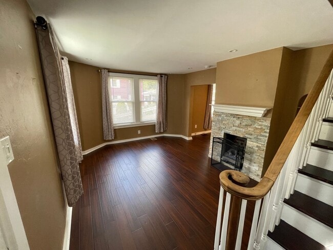 Building Photo - Charming 2BR Home with Large Yard & Porch in Mount Washington