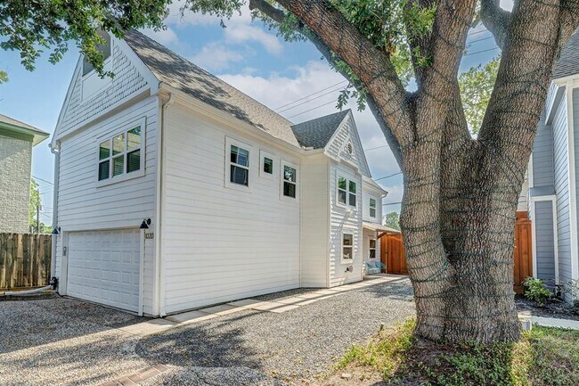 Foto del edificio - 1020 Heights Blvd