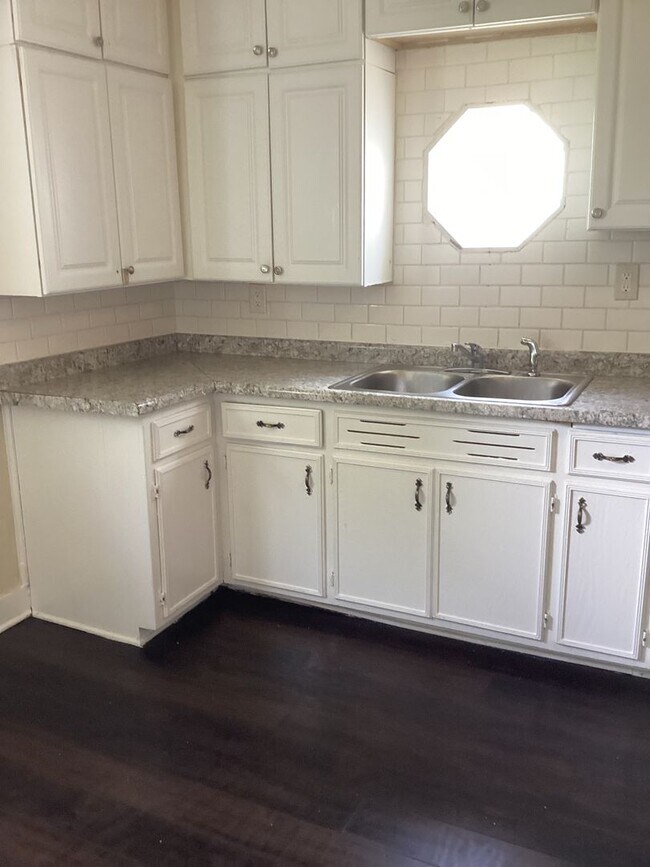 Building Photo - 2642 N 54th St