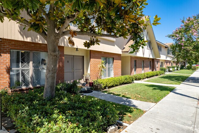 Building Photo - 6319 Milton Ave